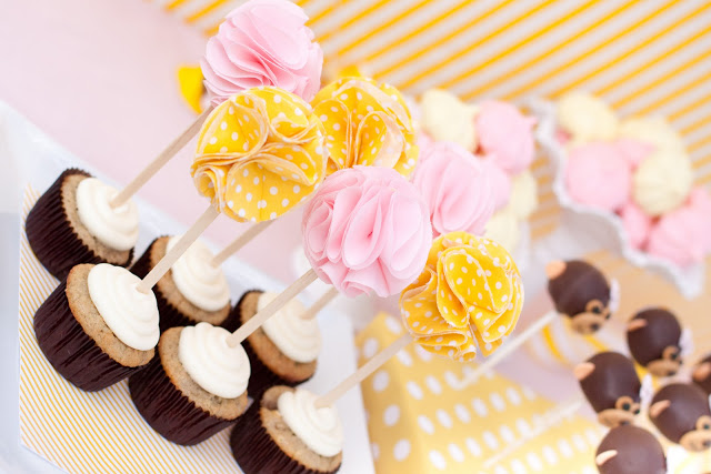 Cupcakes+with+fabric+flower+toppers