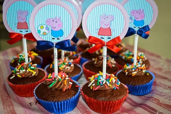 Tema: Especial Toppers de Cupcakes – Festa da Leitora Camille Medeiros