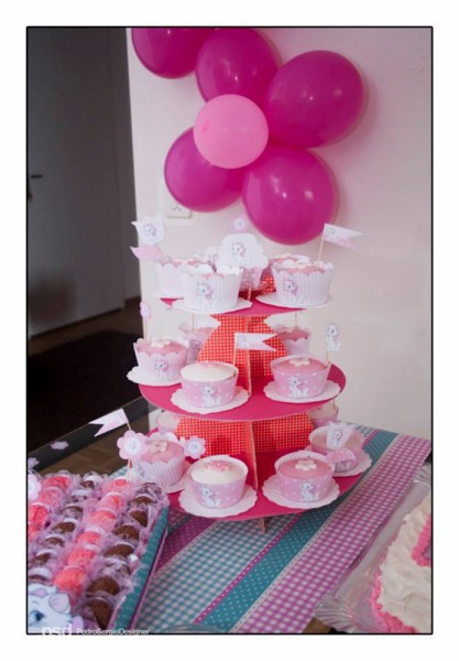 Happy Decorações - Nossa cliente Thamara escolheu tema Gata Marie para o  aniversário da sua filha, agradecemos pela confiança!