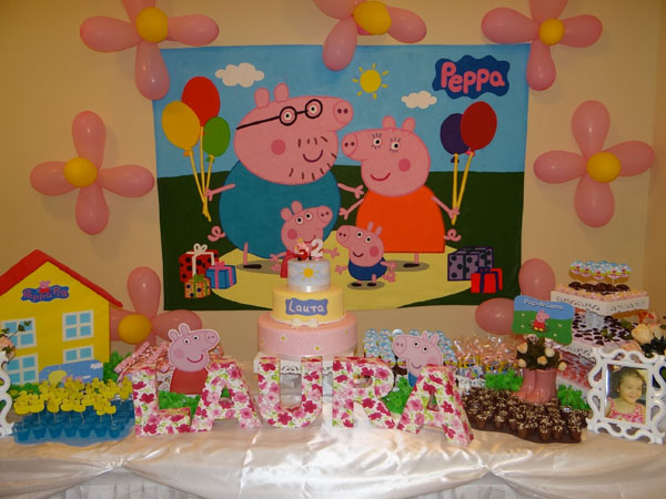 casinha peppa  Peppa pig birthday party, Peppa pig birthday party  decorations, Peppa pig birthday