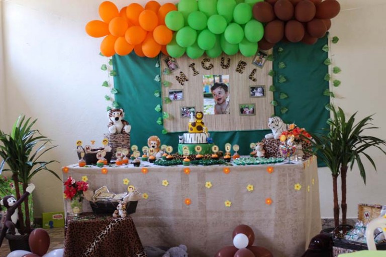 Mesa de Doces Festa Safari do Miguel