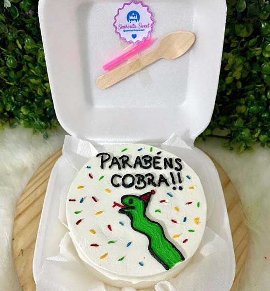 Bento cake amigo meme  Bolos engraçados de aniversário, Bolo